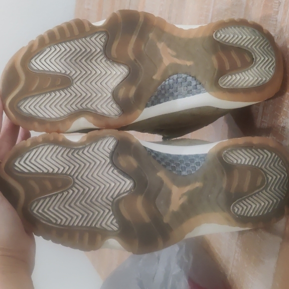 Jordan 11's‎ Olive Lux - Picture 8 of 11